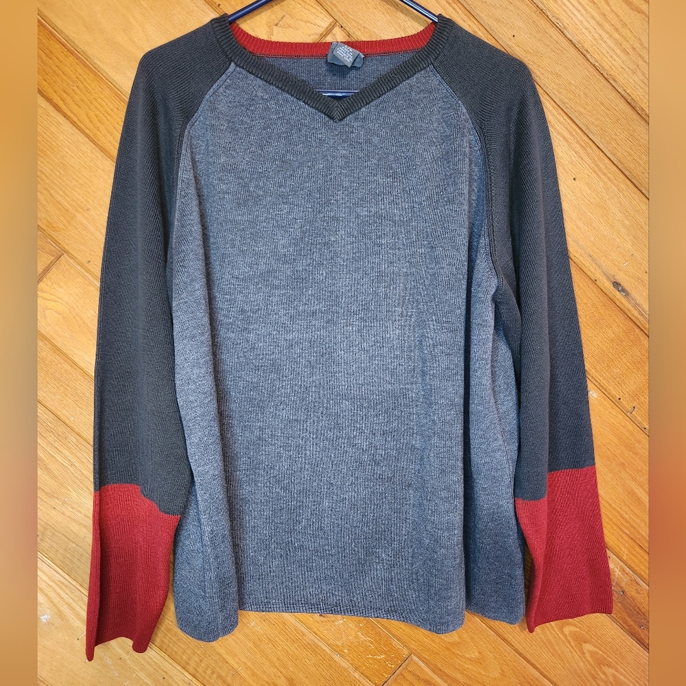 Quicksilver large gray and red v neck sweater